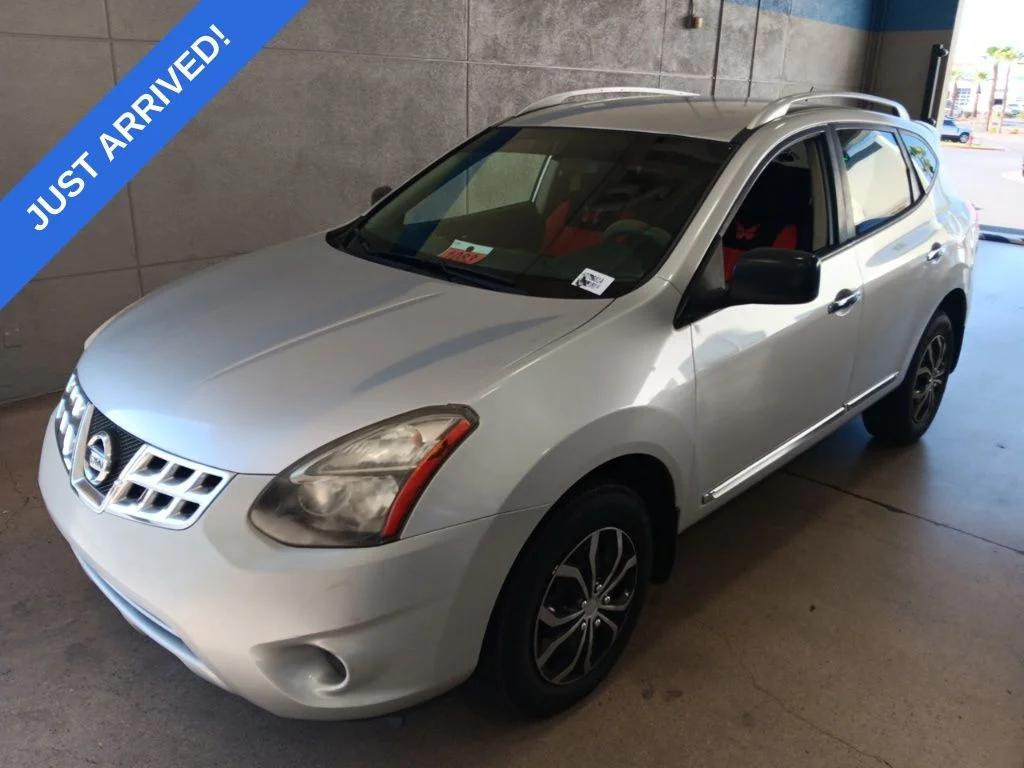 Used 2014 Brilliant Silver Nissan S image 1