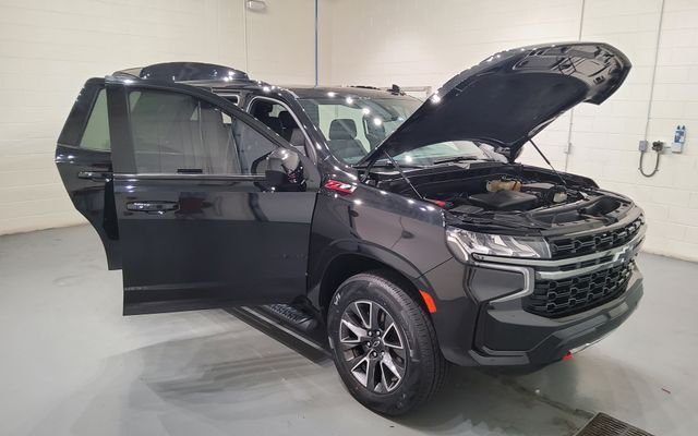 Used 2022 Black Chevrolet Z71 image 9