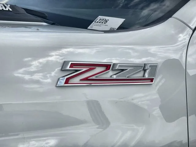Used 2024 Summit White Chevrolet LT image 31