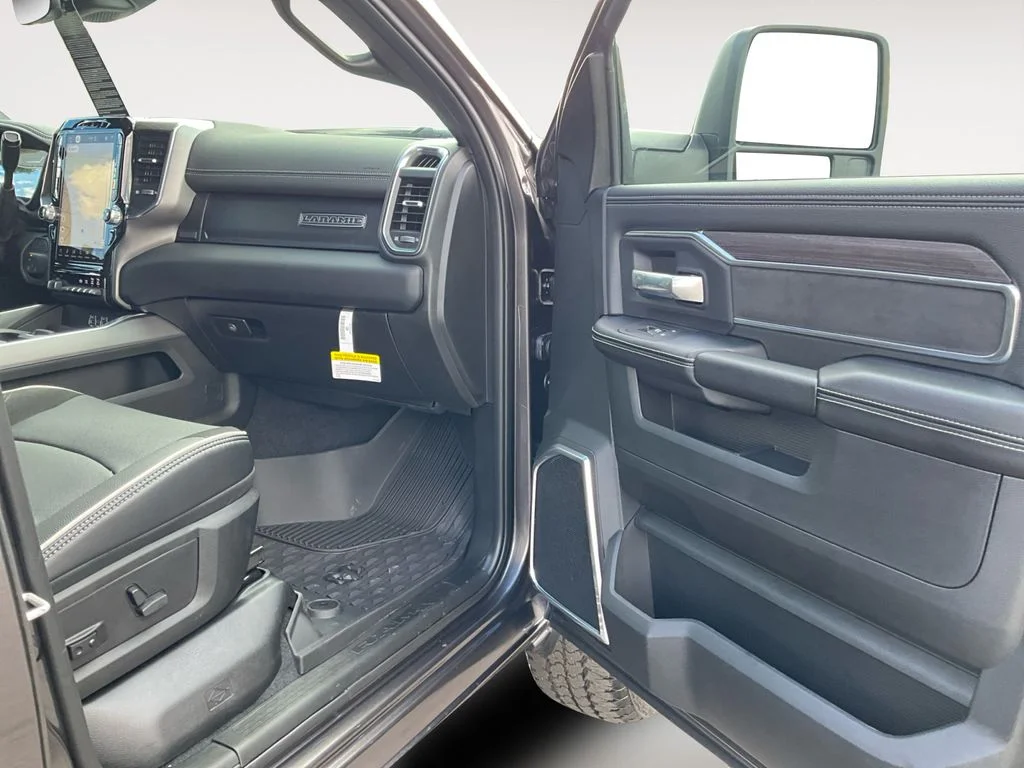 New 2026 Granite Crystal Metallic Clearcoat Ram Laramie image 9