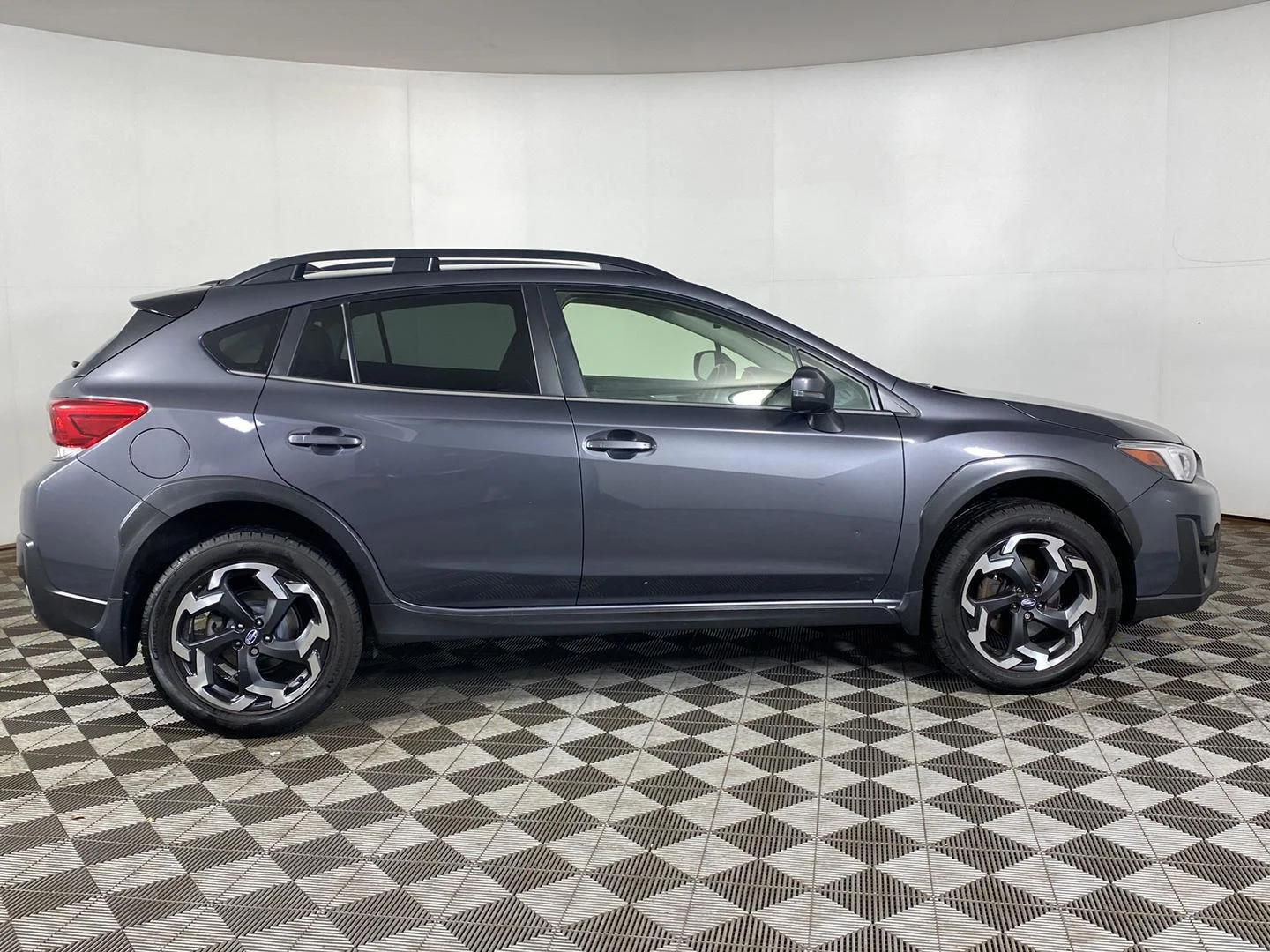 Used 2021 Magnetite Gray Metallic Subaru Limited image 4