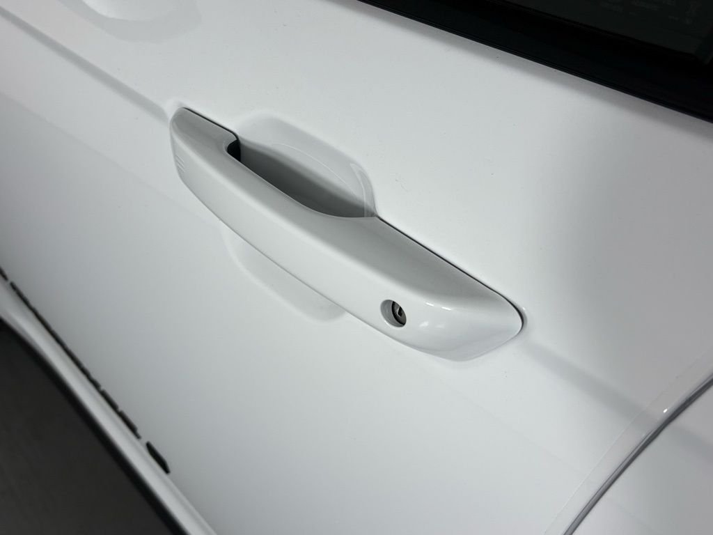 New 2026 Bright White Clear-Coat Exterior Paint Jeep Altitude image 12
