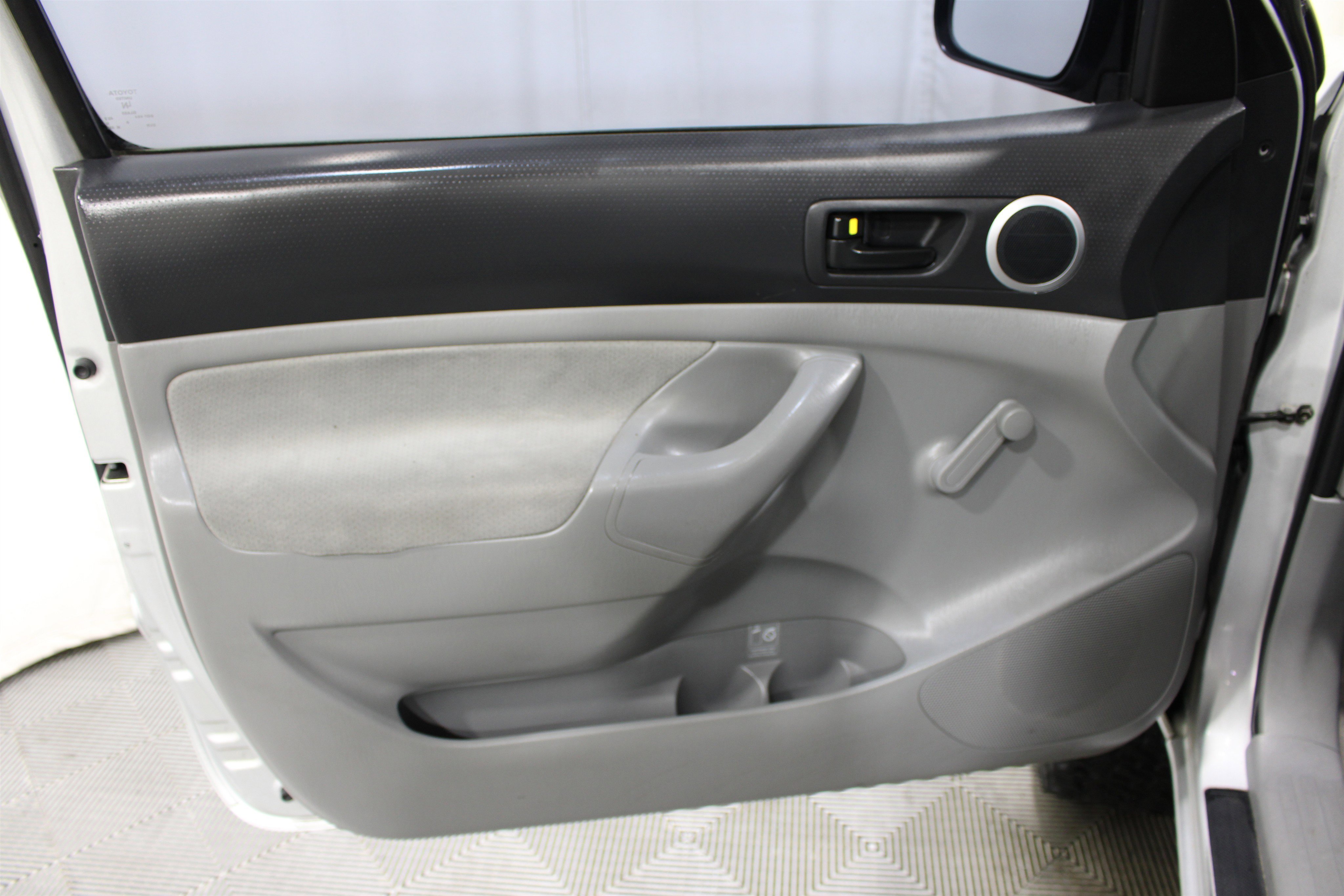 Used 2007  Toyota Base image 5