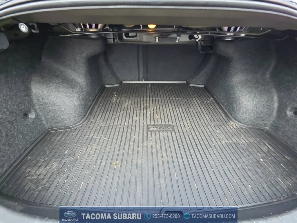 Used 2019 Black Nissan 2.5 Platinum image 19
