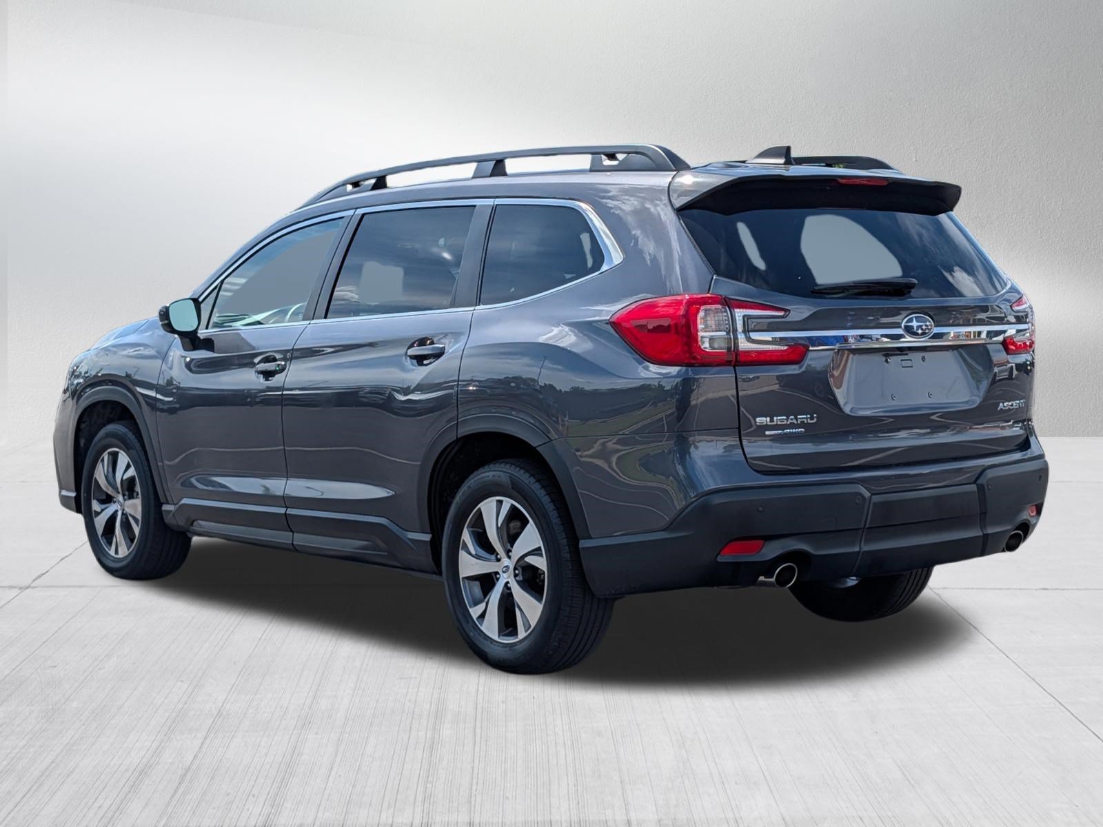 Used 2025 Magnetite Gray Metallic Subaru Premium image 5