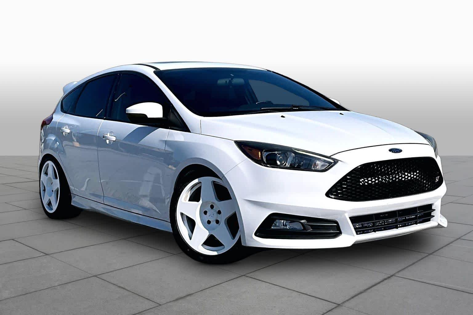 Used 2017 Oxford White Ford ST image 3