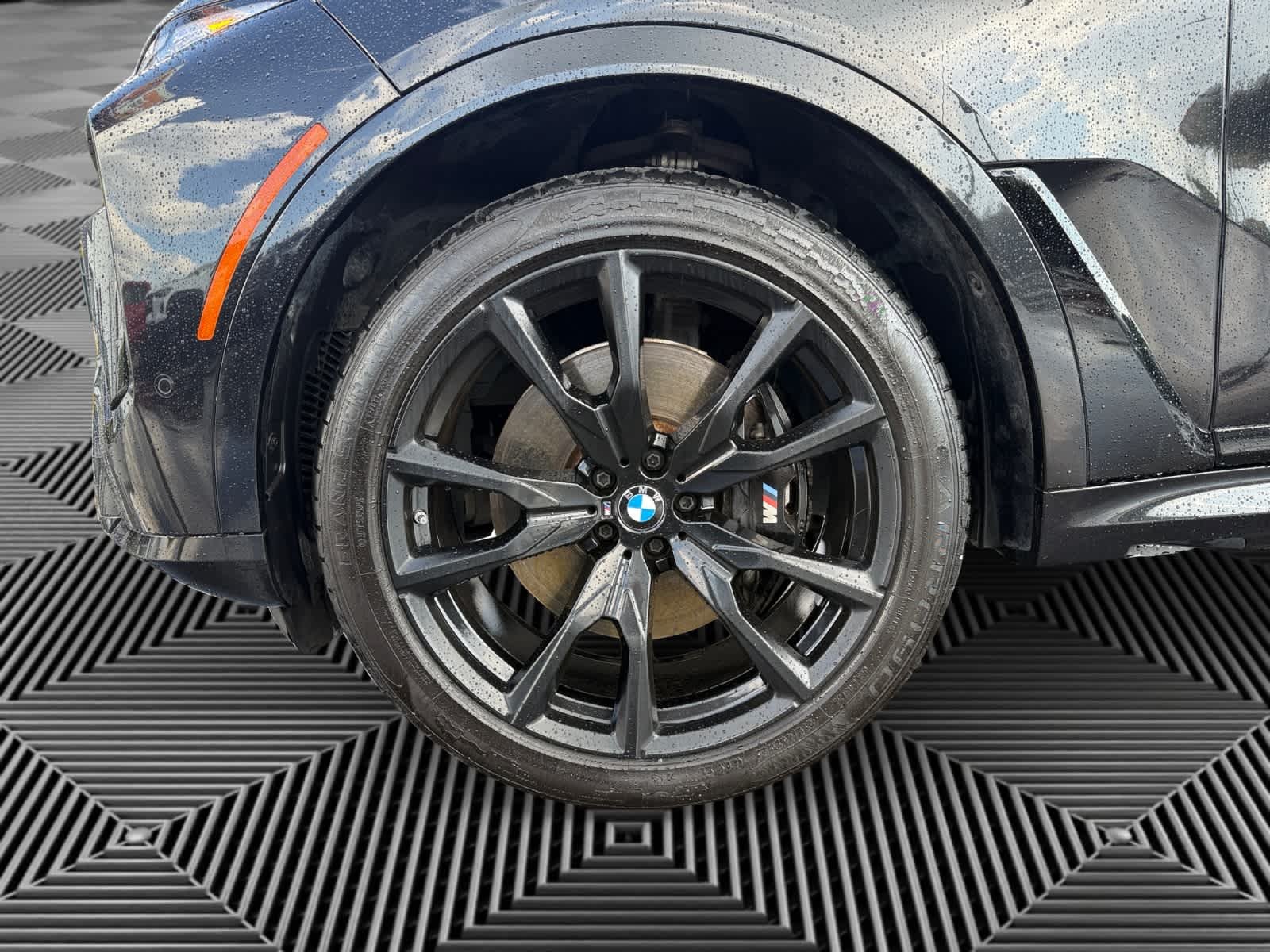 Used 2024 Black Sapphire Metallic BMW xDrive40i image 9