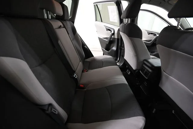 Used 2021 Silver Toyota XLE image 25