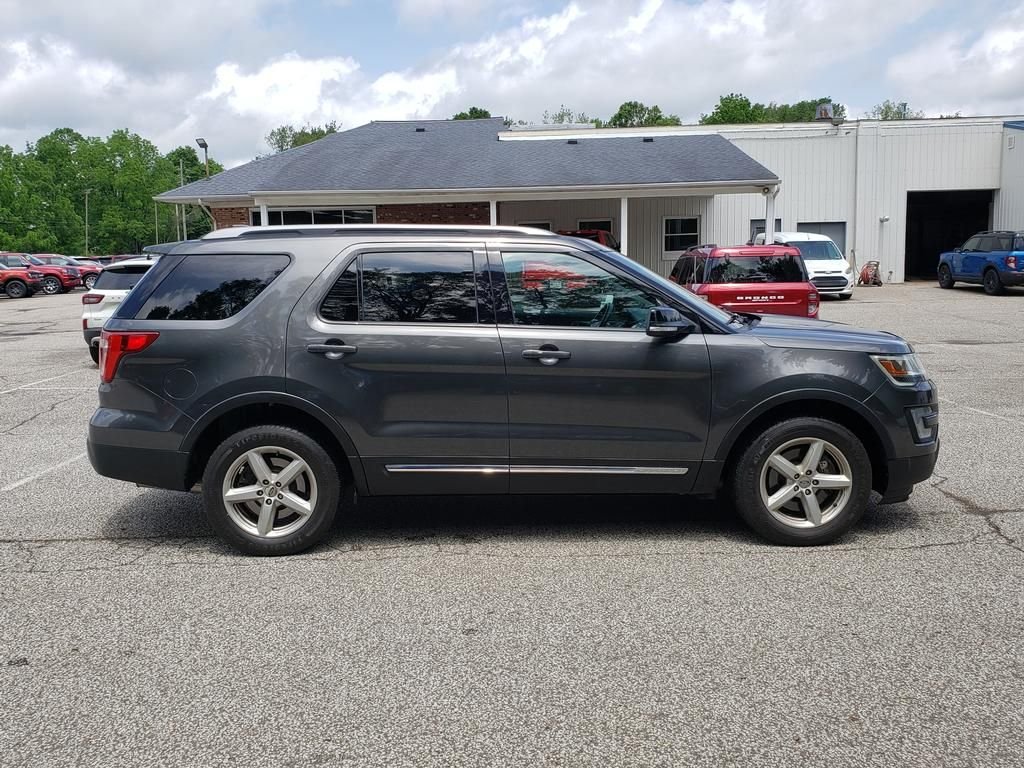 Used 2016 Magnetic Metallic Ford XLT image 8