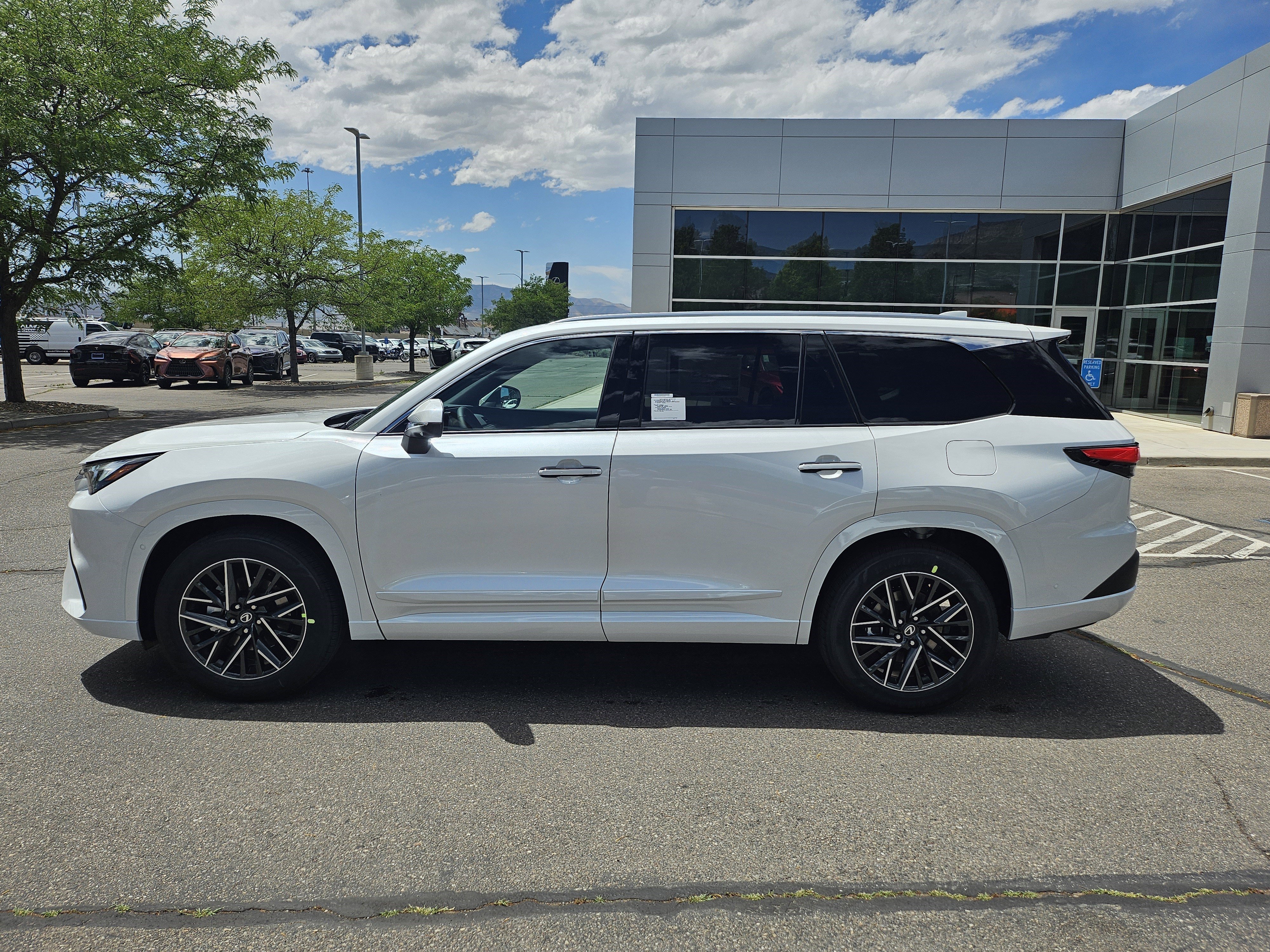 New 2026 Wind Chill Pearl Lexus PREMIUM AWD image 9