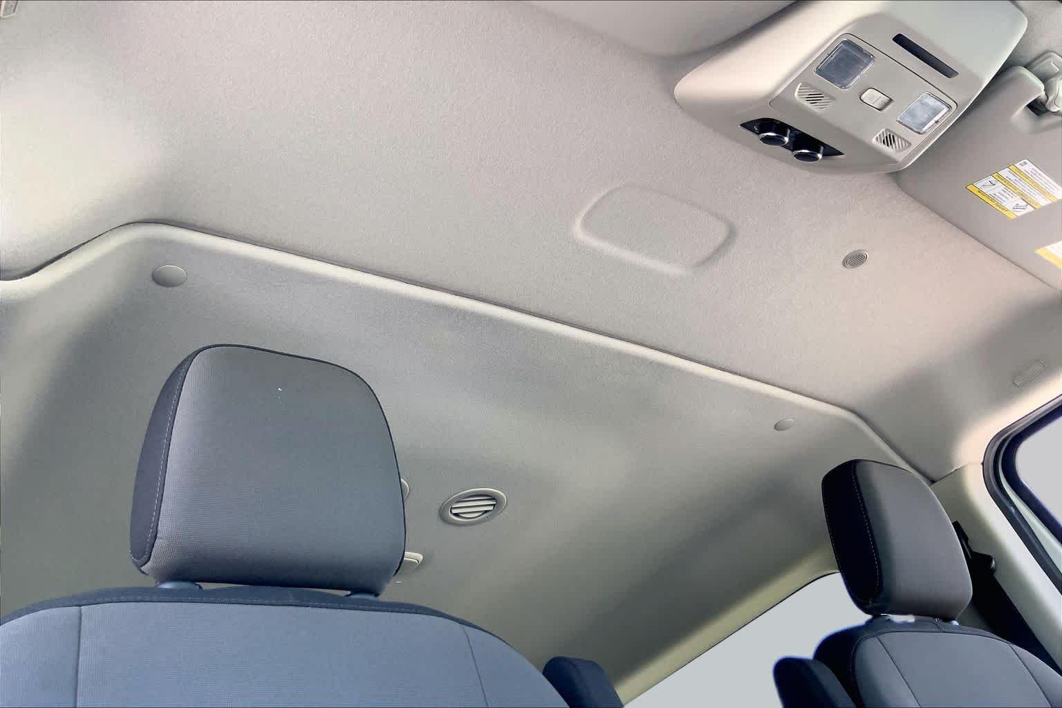 Used 2025 Oxford White Ford XLT image 14
