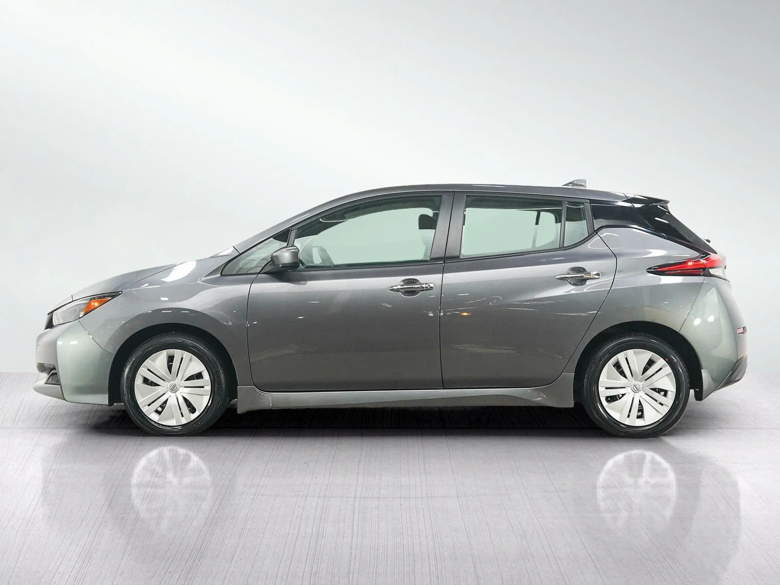 Used 2025 Nissan Leaf S with VIN 1N4AZ1BV2SC562983 for sale in Minneapolis, MN
