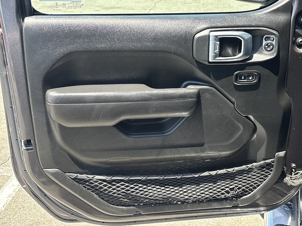 Used 2022 Granite Crystal Metallic Clear Coat Jeep Sport S image 11