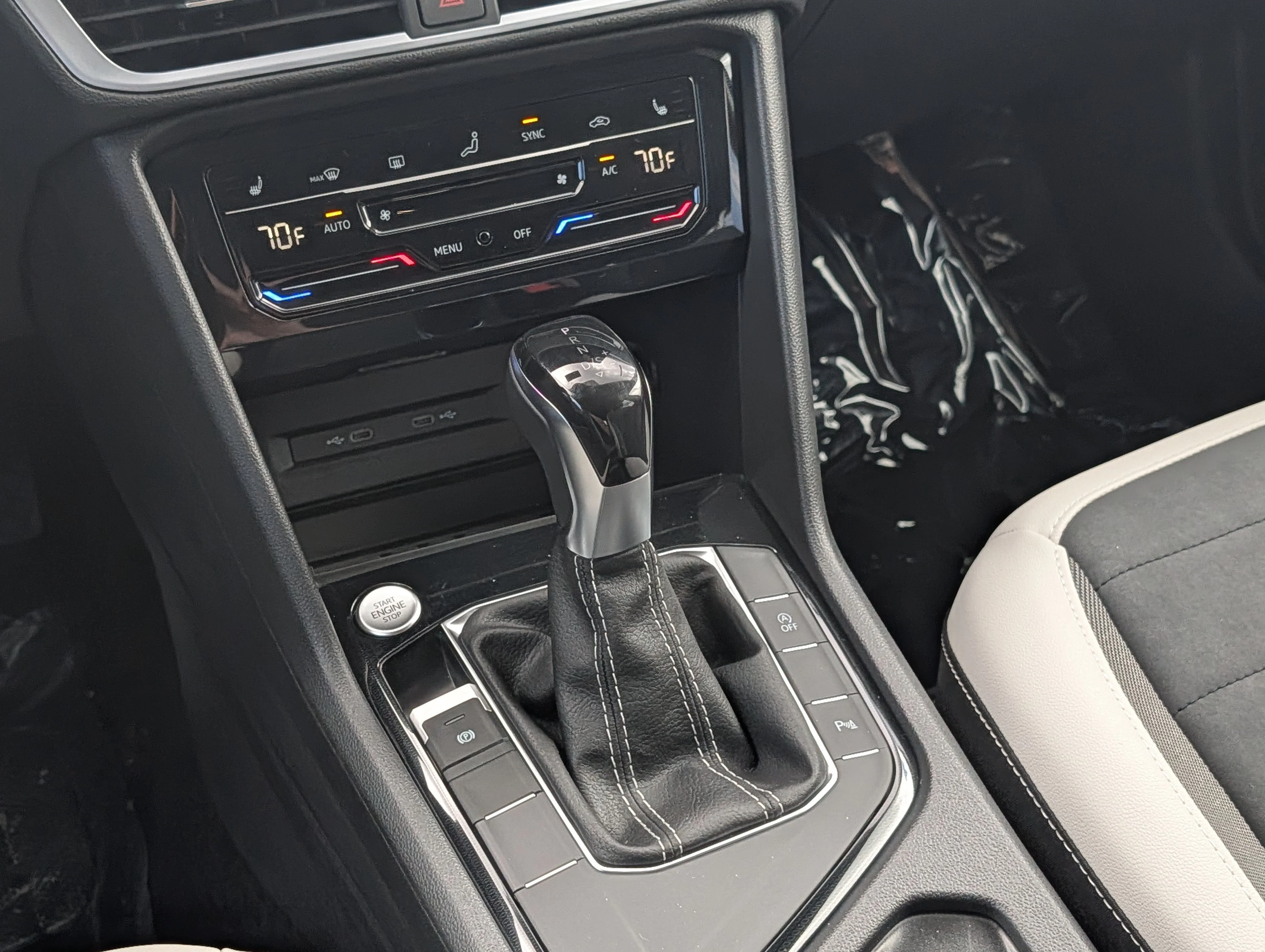 New 2026 Deep Black Pearl Volkswagen SE image 9