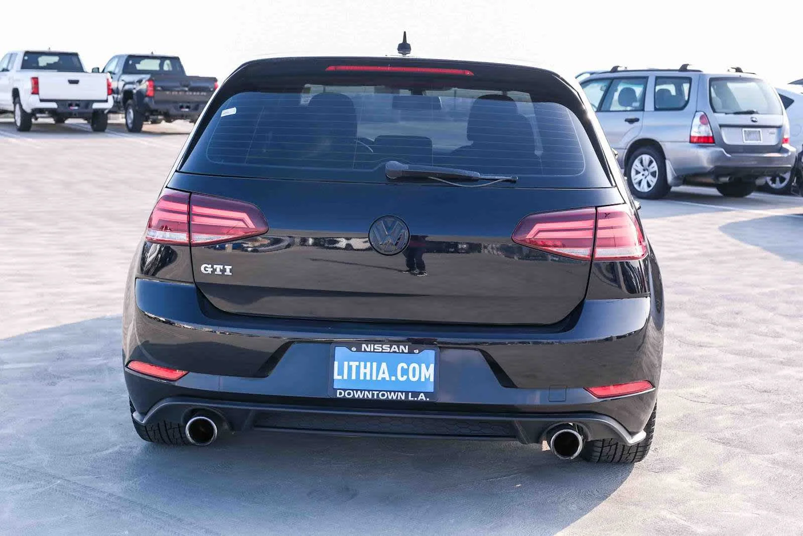 Used 2018 Deep Black Pearl Metallic Volkswagen S image 5