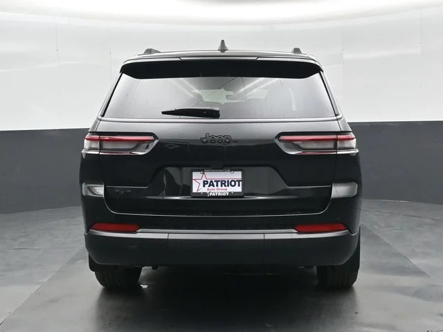 New 2026 Diamond Black Crystal Pearl-Coat Exterior Paint Jeep Altitude image 26