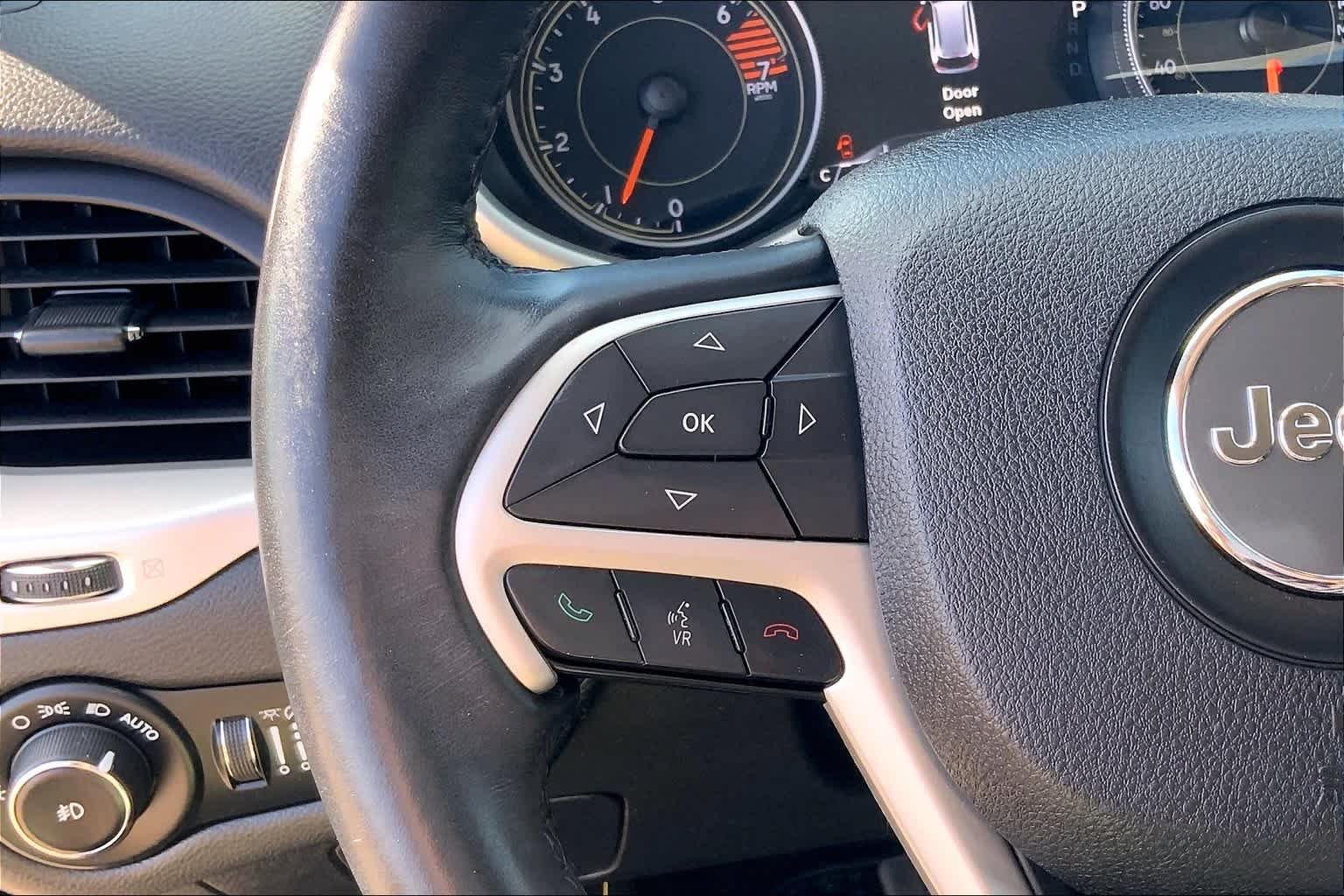 Used 2017 Diamond Black Crystal Pearlcoat Jeep Trailhawk image 20