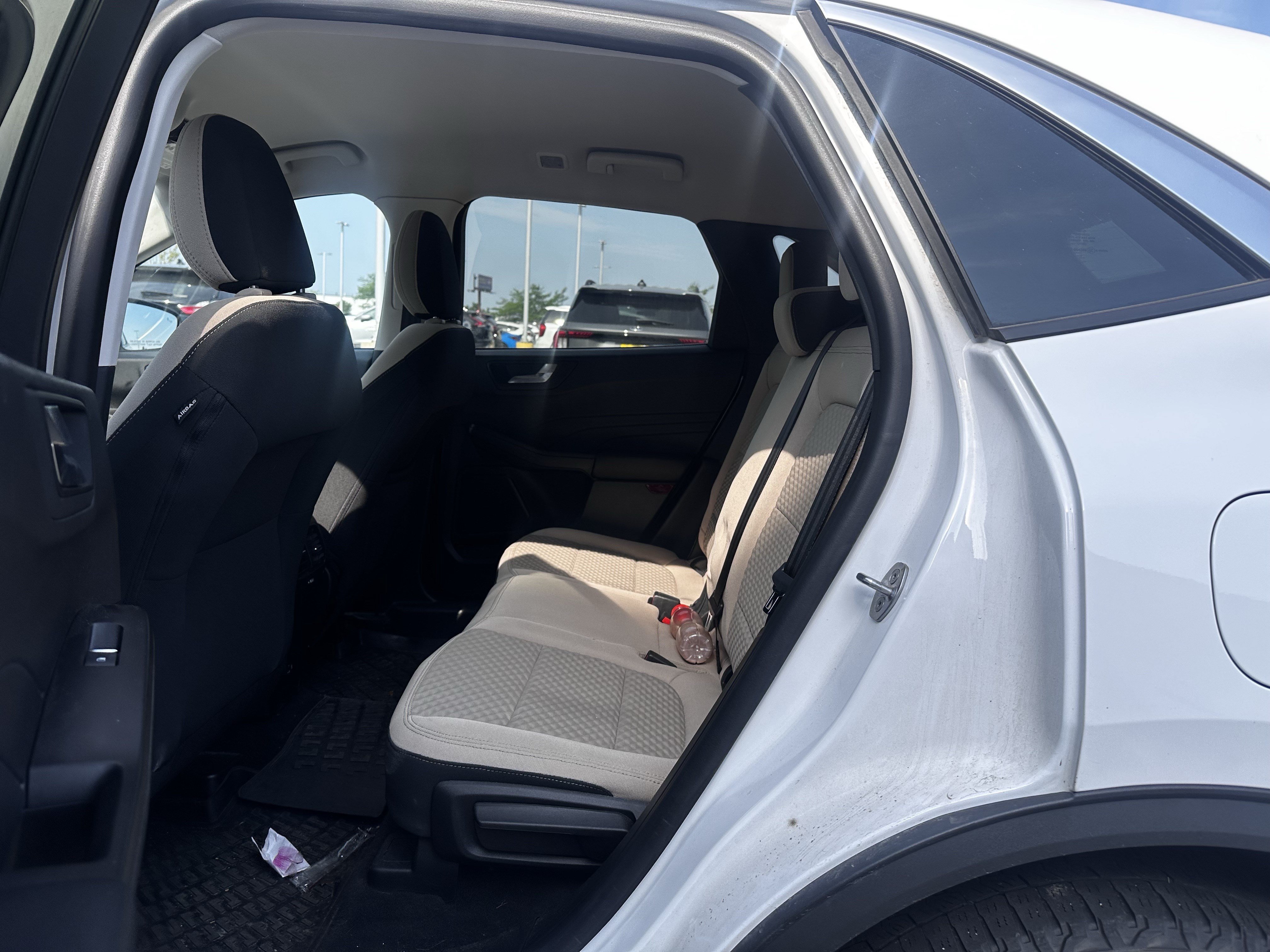 Used 2021 Oxford White Ford SE image 8
