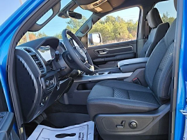 New 2026 Hydro Blue Pearl-Coat Exterior Paint RAM Big Horn/Lone Star image 6