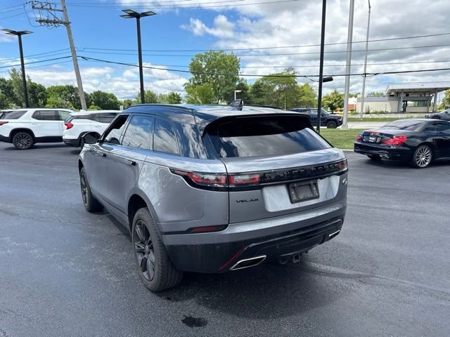 Used 2023  Land Rover R-Dynamic S MHEV image 3