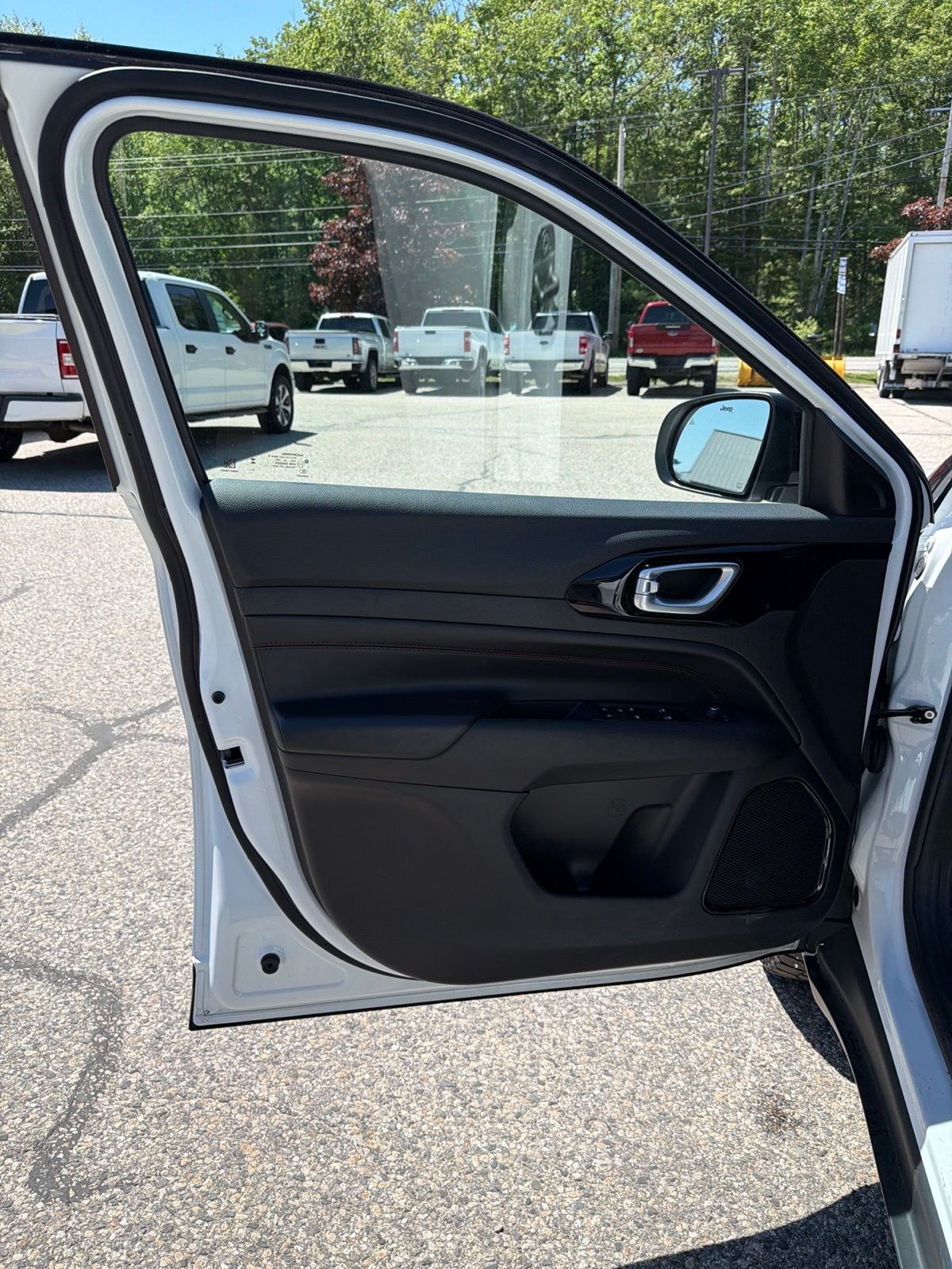 Used 2025 White Jeep Trailhawk image 15