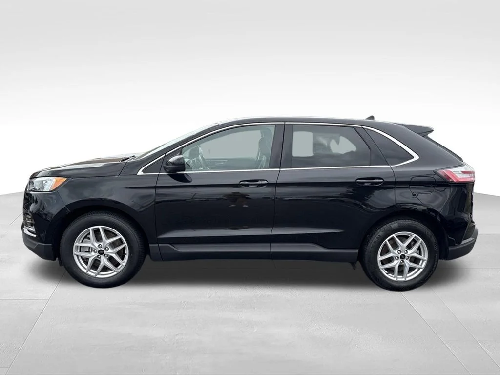 Used 2024 Agate Black Metallic Ford SEL image 3
