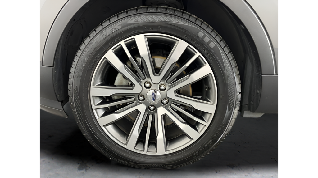 Used 2018 Magnetic Ford Platinum image 27