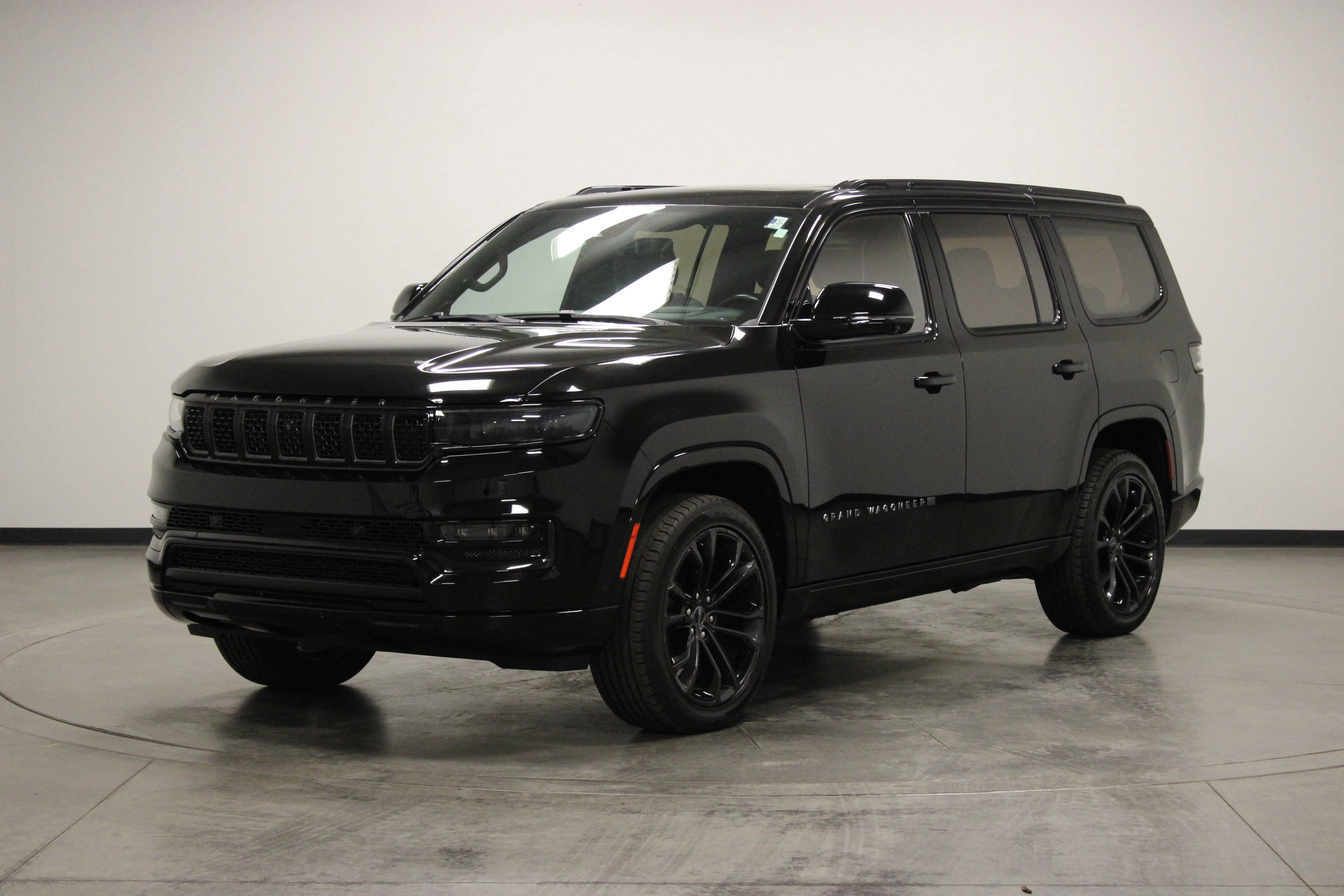 Used 2023 Diamond Black Crystal Pearlcoat Jeep Series II image 4