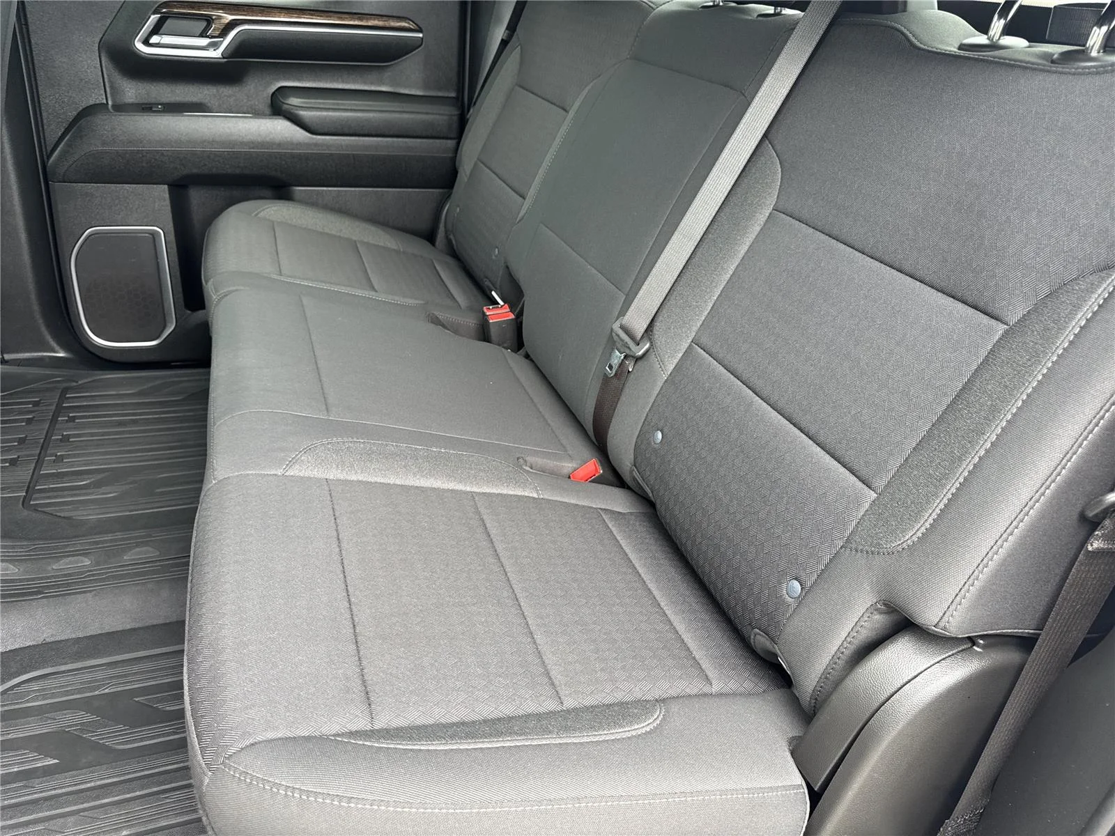 Used 2023 Summit White GMC SLE image 32