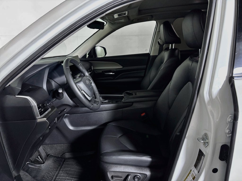 Used 2024 Pearl Toyota XLE image 11