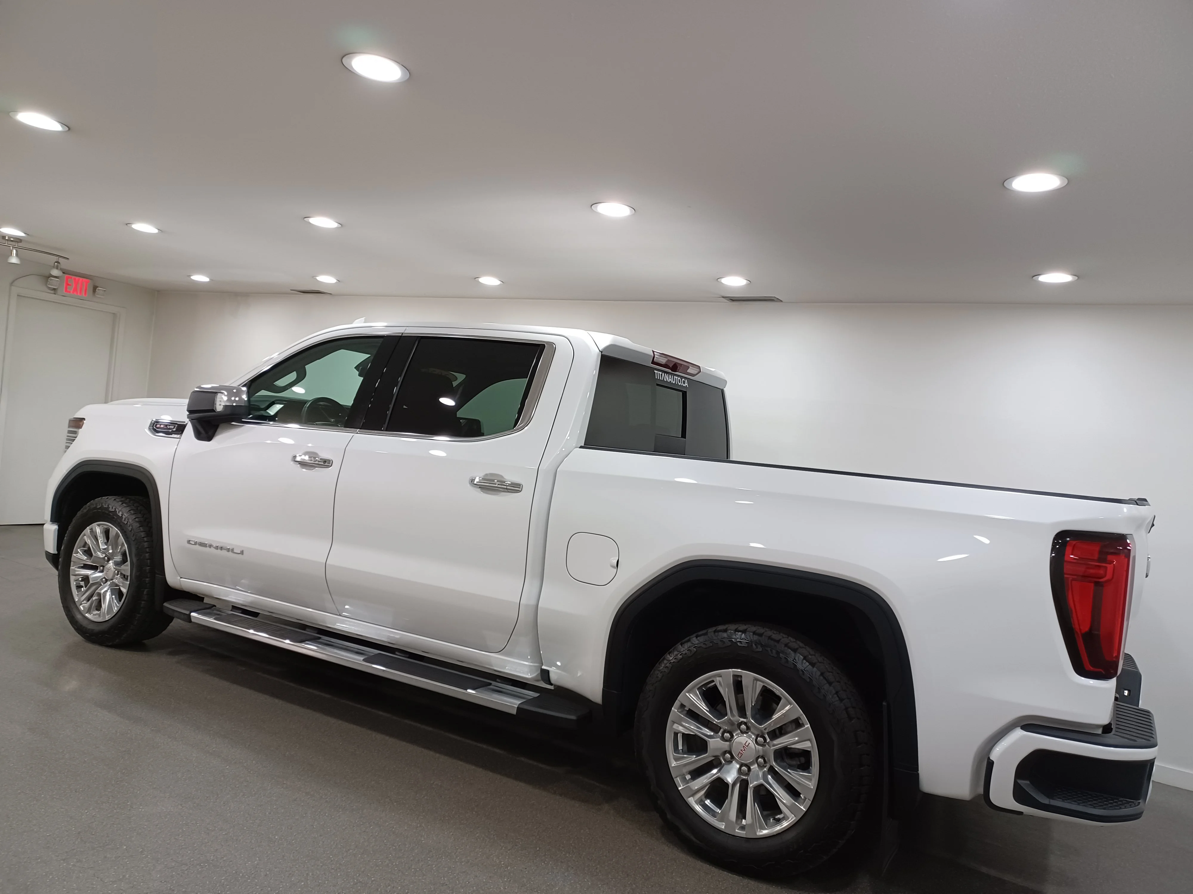 Used 2025 White Frost Tricoat GMC Denali 4WD*6.2L V8 | Adaptive Cruise | Remote Start | Nav | 360 Cam | Cooled Leather | Sunroof image 7