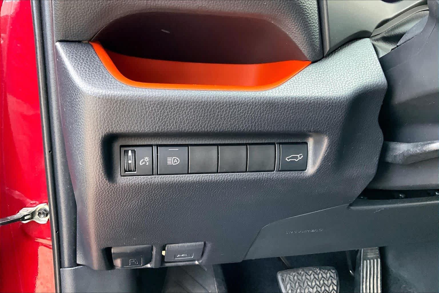 Used 2019 Ruby Flare Pearl Toyota Adventure image 34