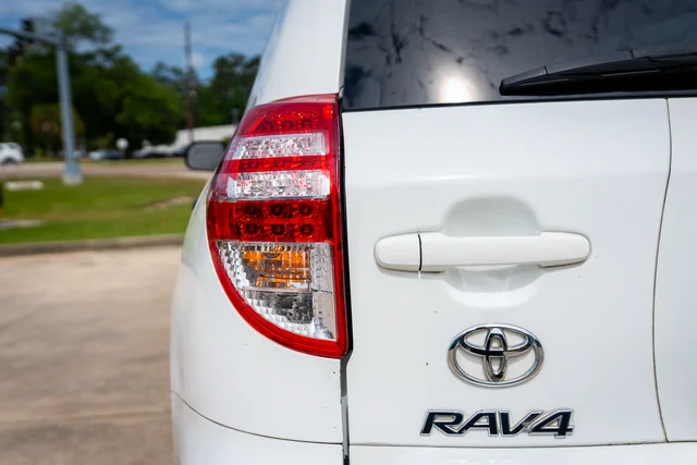 Used 2012 Super White Toyota Base image 17