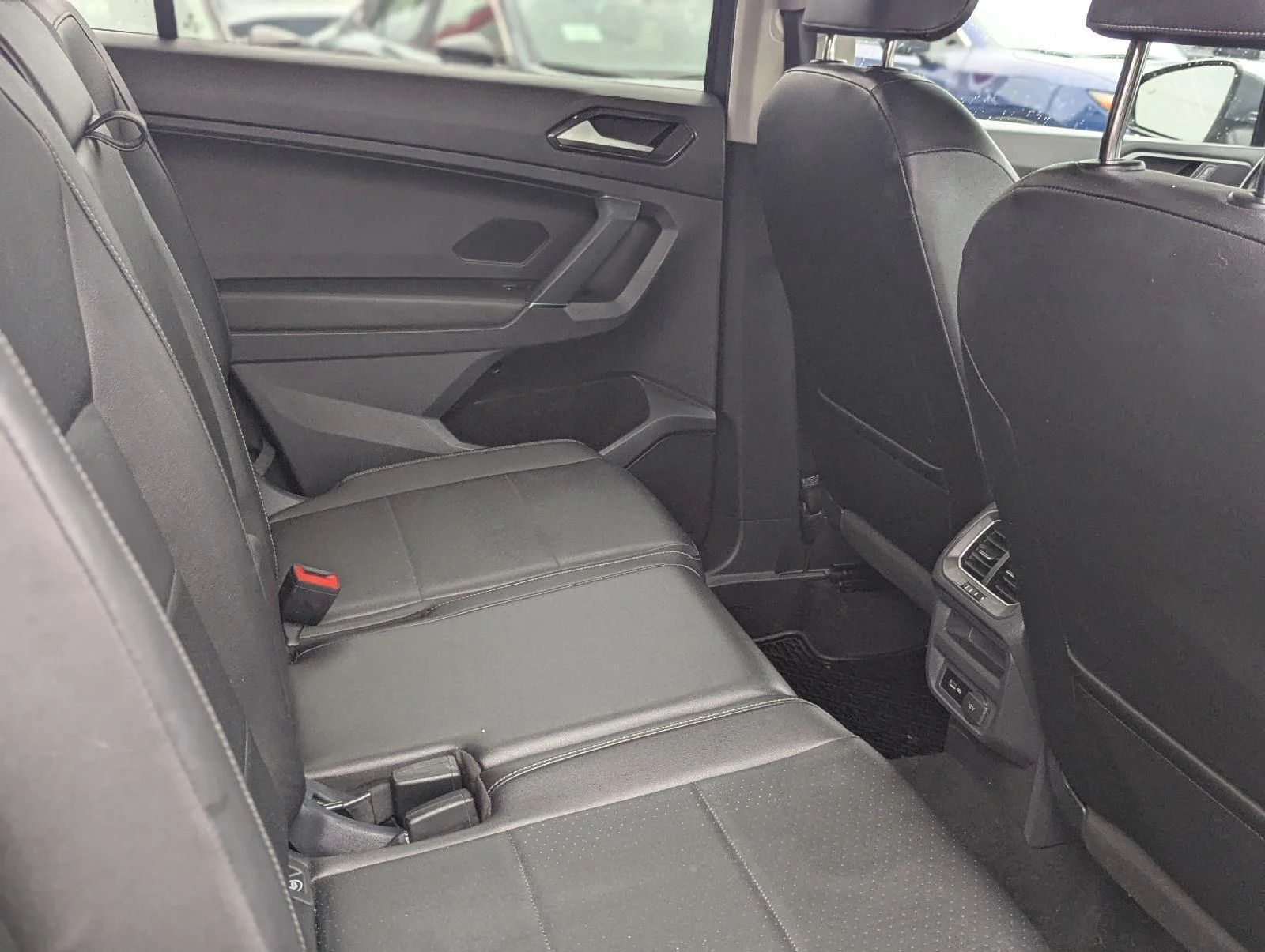 Used 2018 Platinum Gray Metallic Volkswagen SEL image 15