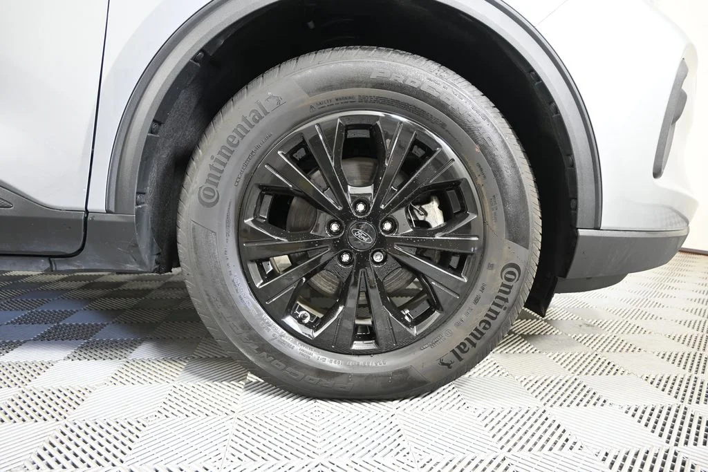 Used 2023  Ford Active image 11