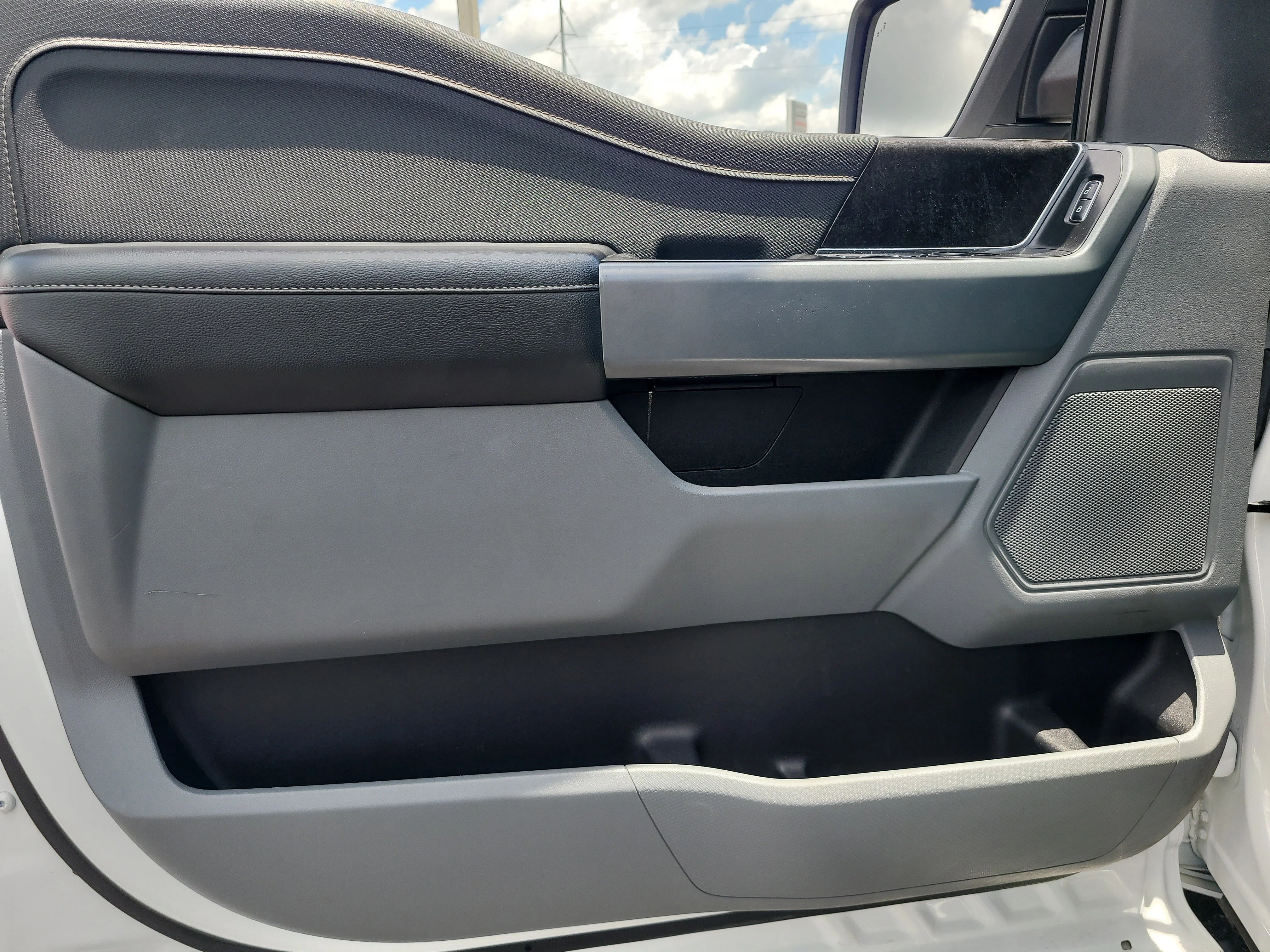 Used 2022 Oxford White Ford XLT image 16