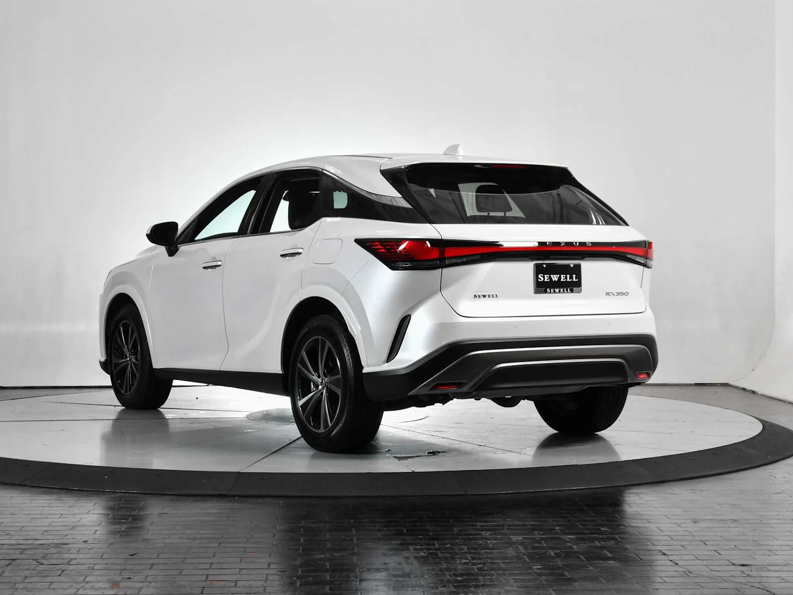 Used 2025 Eminent White Pearl Lexus  image 4