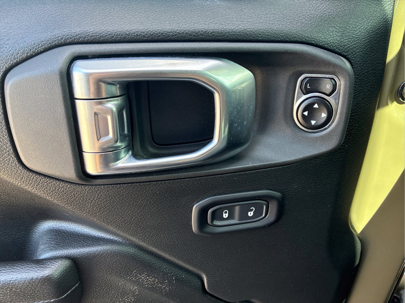 Used 2025 Green Jeep Sport S image 20