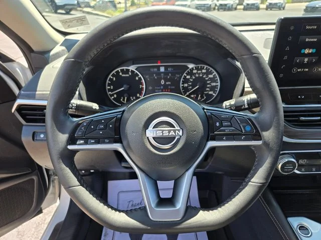 Used 2023 White Nissan 2.5 SL image 33