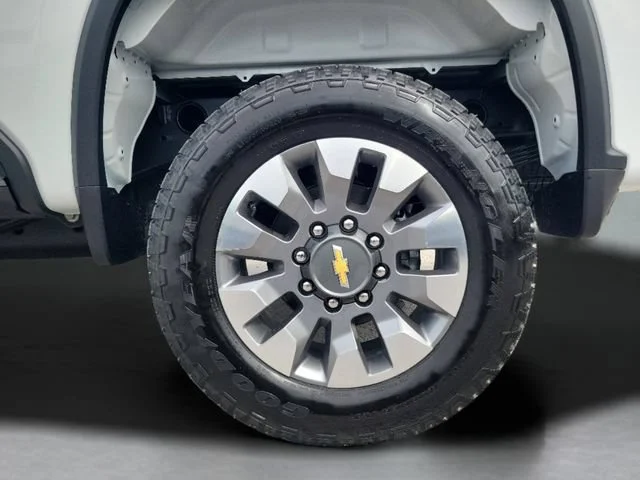 New 2026 Summit White Chevrolet Custom image 31