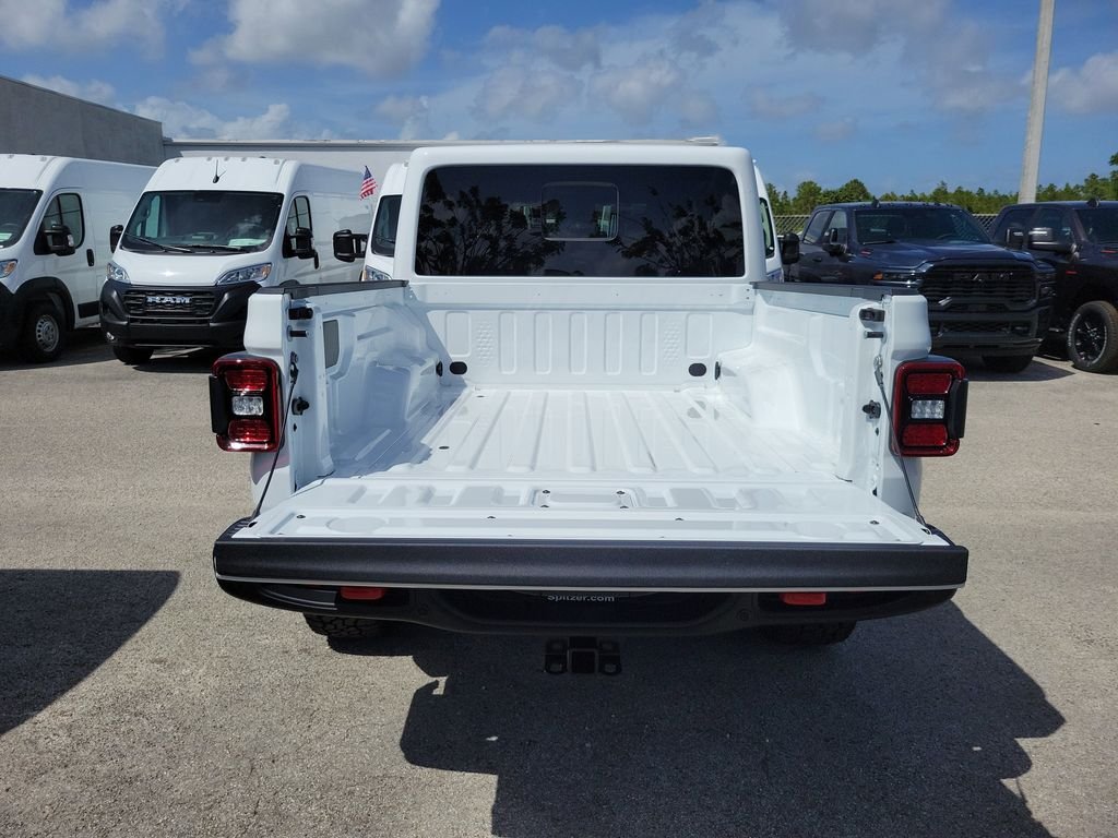 New 2026 Bright White Clear-Coat Exterior Paint Jeep Rubicon X image 8