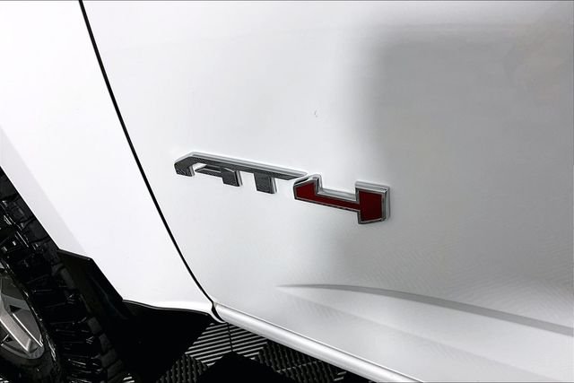 Used 2022 White GMC AT4 w/Leather image 24