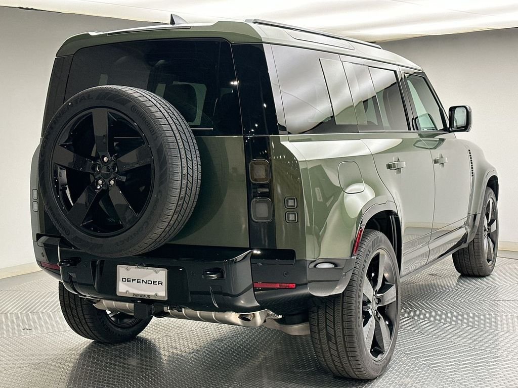 New 2026 Woolstone Green Land Rover X-Dynamic SE image 3