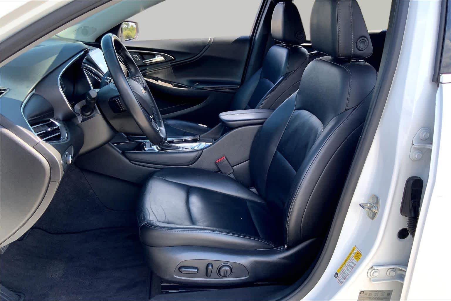 Used 2017 Summit White Chevrolet LT image 8