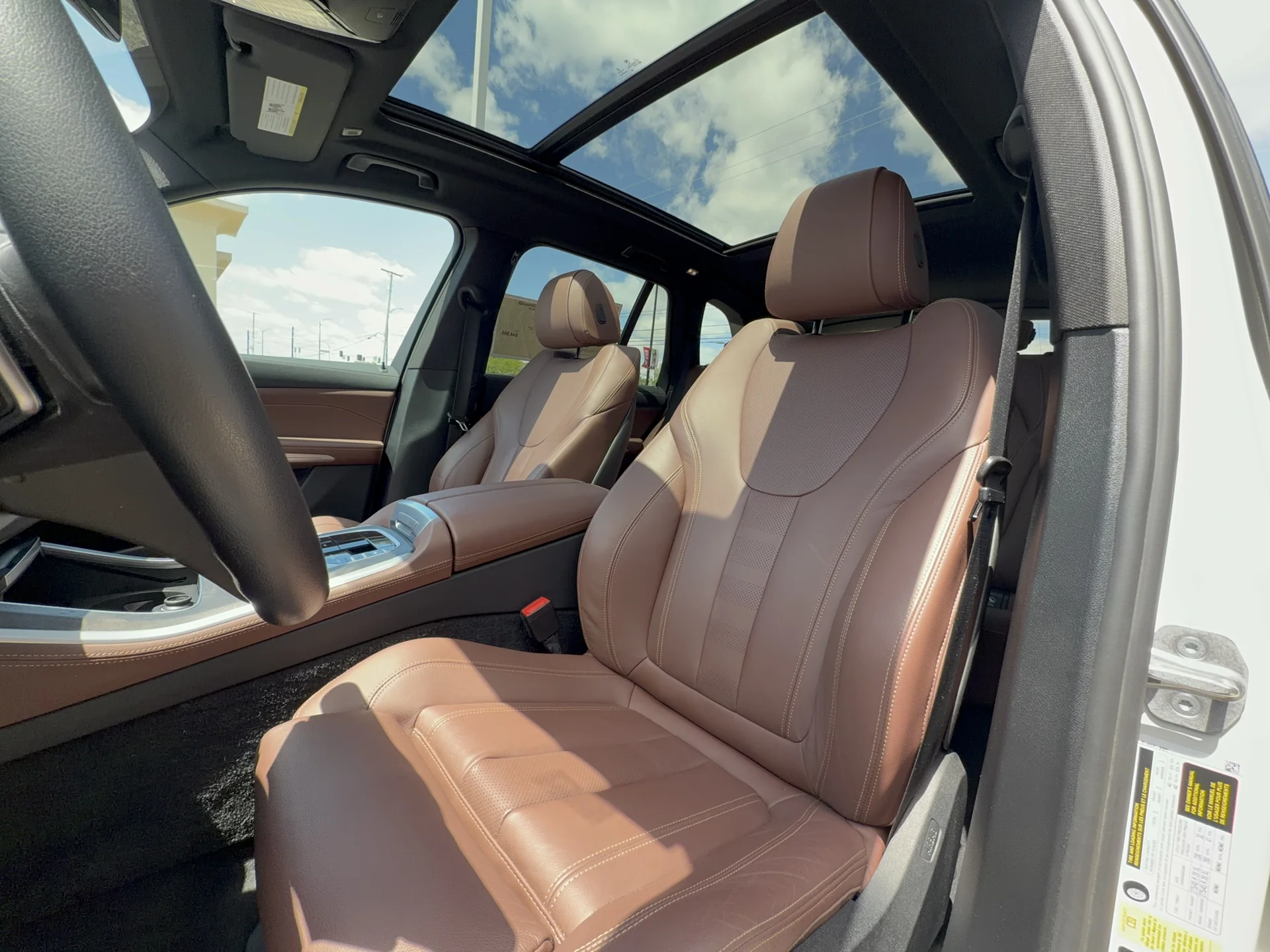 Used 2022 Mineral White Metallic BMW xDrive40i image 10