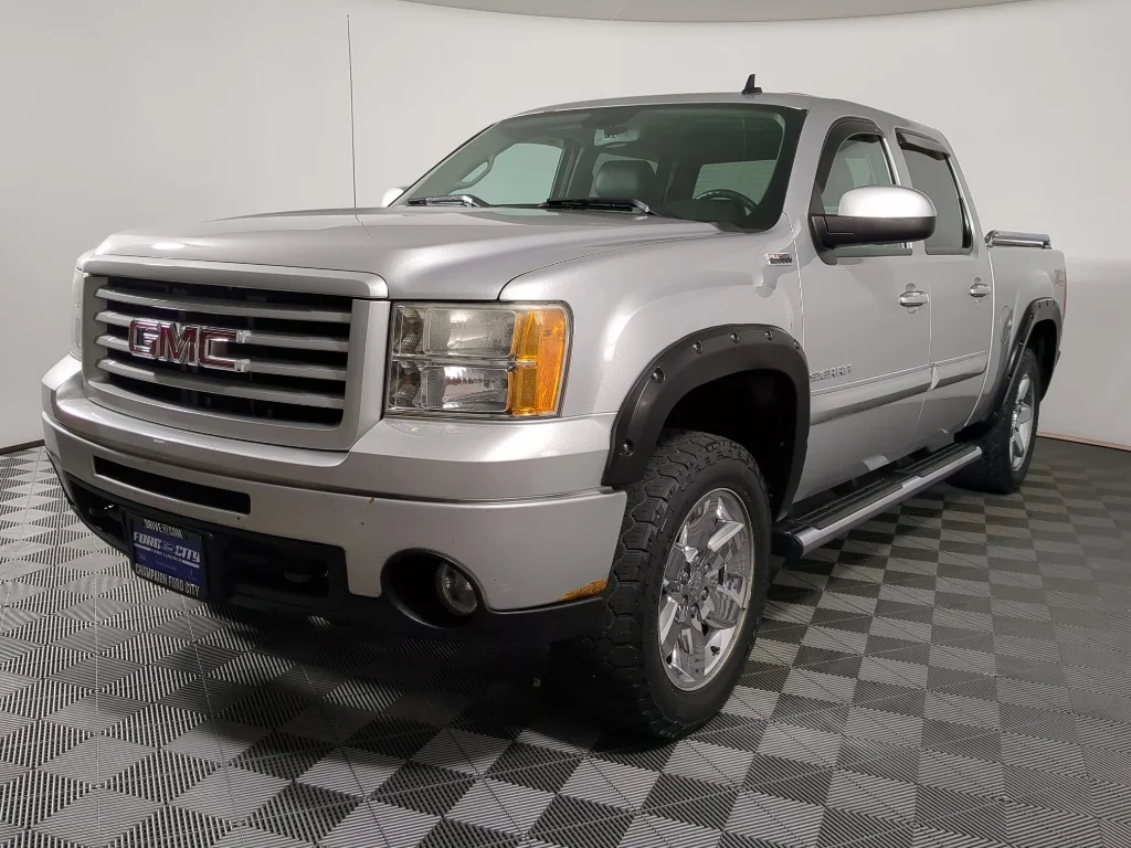 Used 2013 White GMC SLT image 4