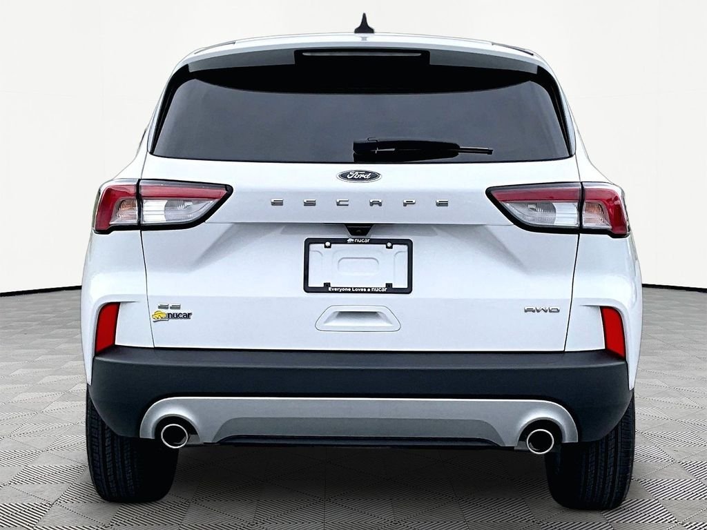 Used 2022 White Ford SE image 5
