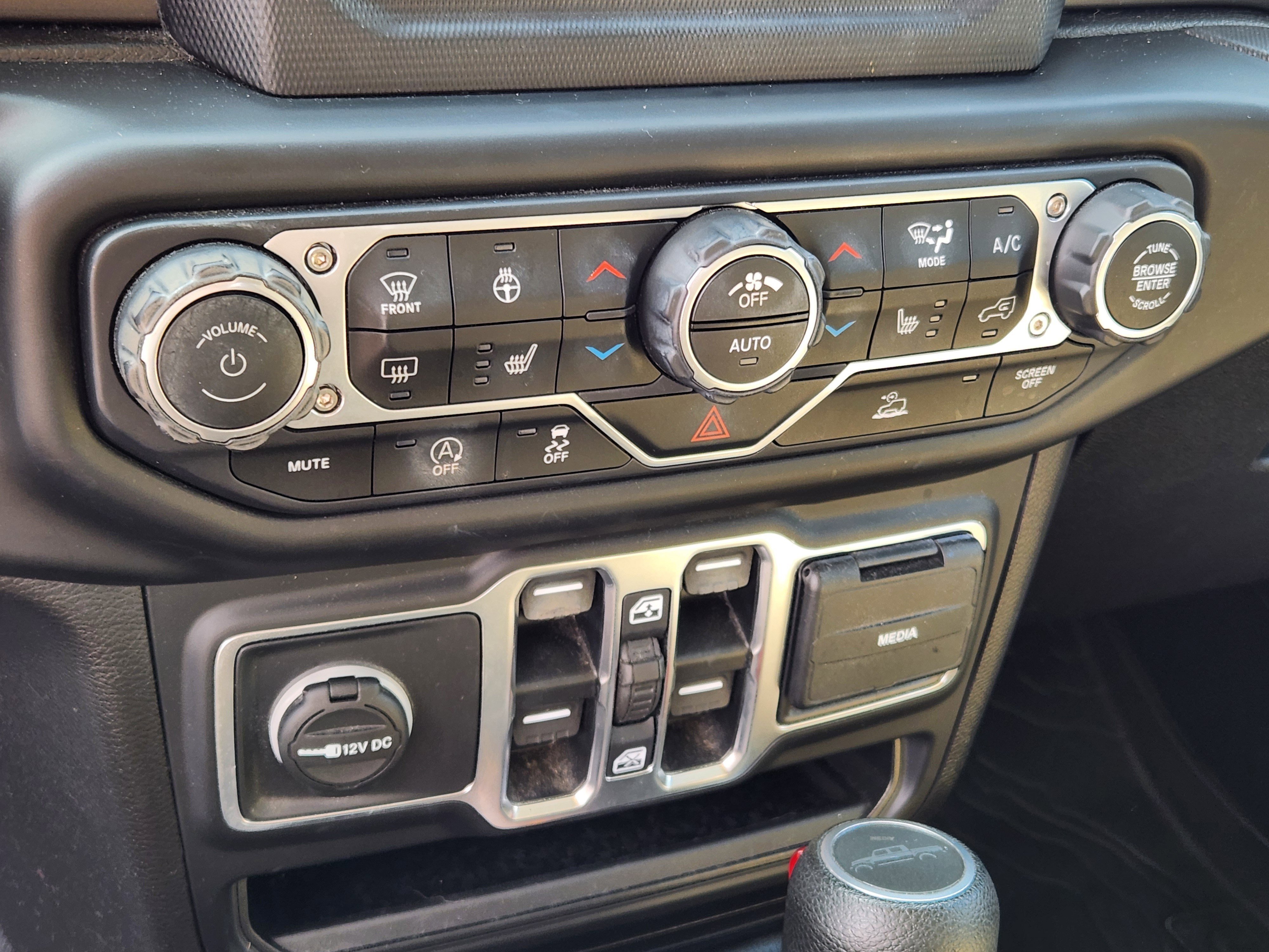 Used 2020 Bright White Clearcoat Jeep Sport image 20