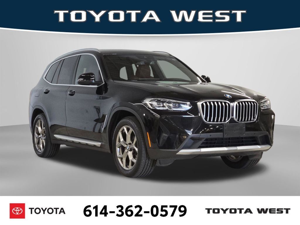 Used 2022  BMW xDrive30i image 4