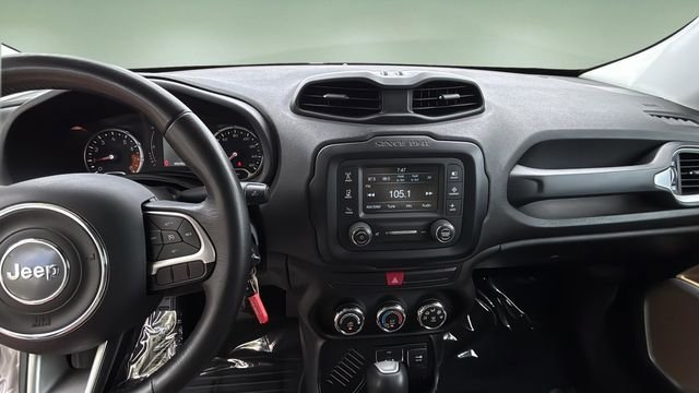 Used 2015 Silver Jeep Latitude image 10